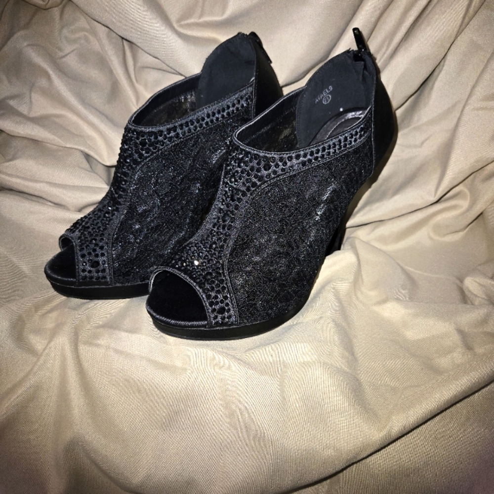 Women's High Heel Lace "Shootie"